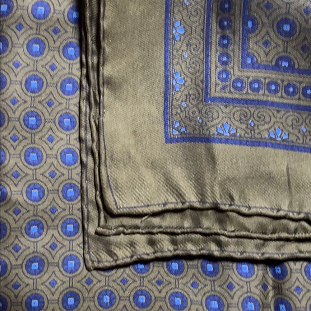 Silk pocket square